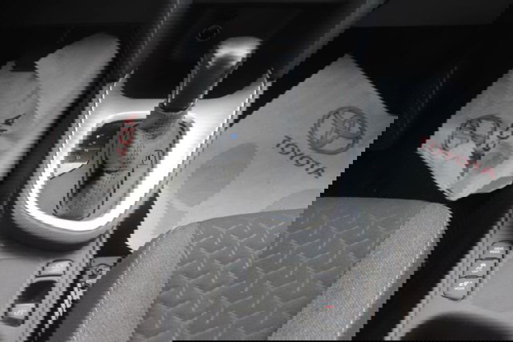 Toyota Yaris Cross usata a Roma (16)