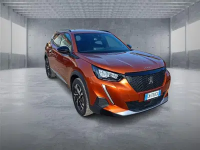 Peugeot 2008 PureTech 100 S&amp;S Allure Pack del 2023 usata a Bari