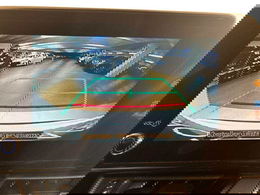 Toyota Toyota C-HR usata a Lecco (13)