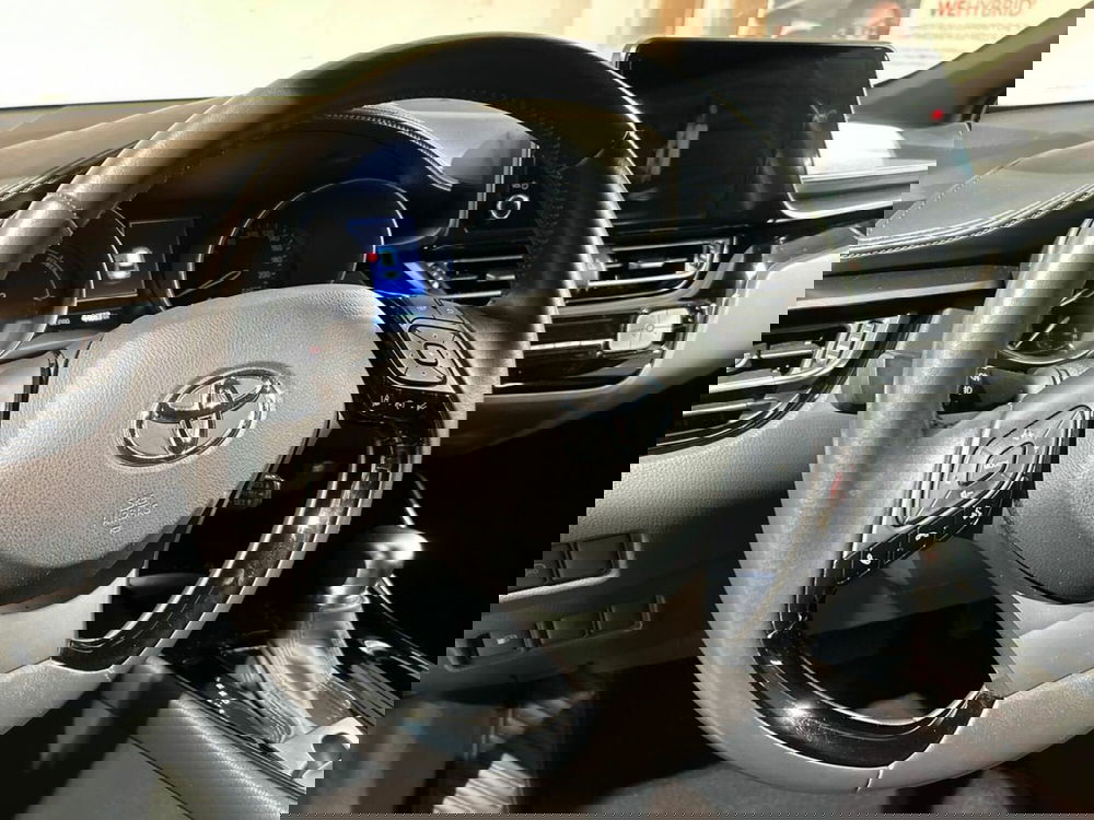 Toyota Toyota C-HR usata a Lecco (14)