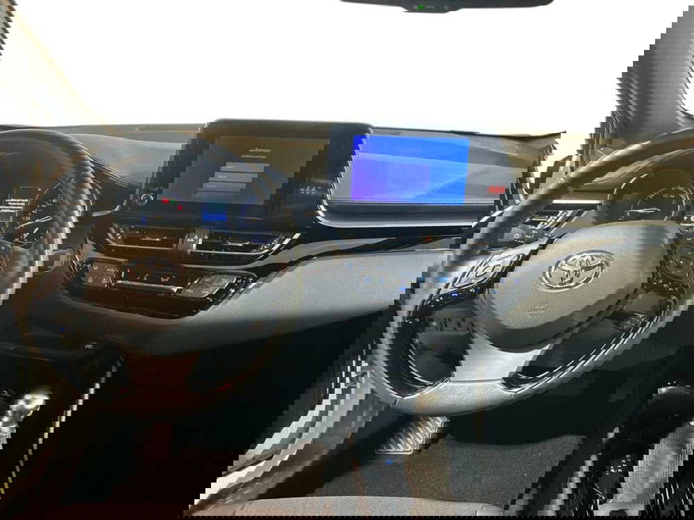 Toyota Toyota C-HR usata a Lecco (8)
