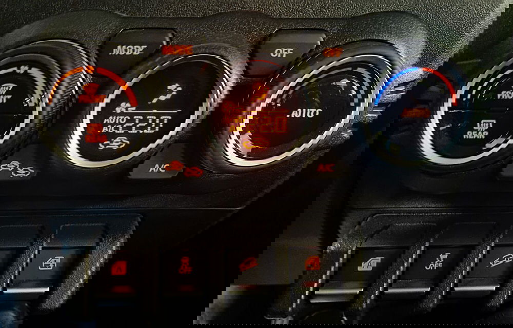 Suzuki Jimny nuova a Pavia (12)