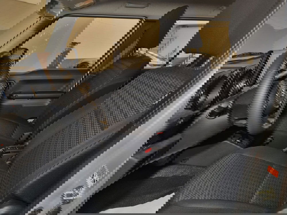 Suzuki Jimny nuova a Pavia (6)