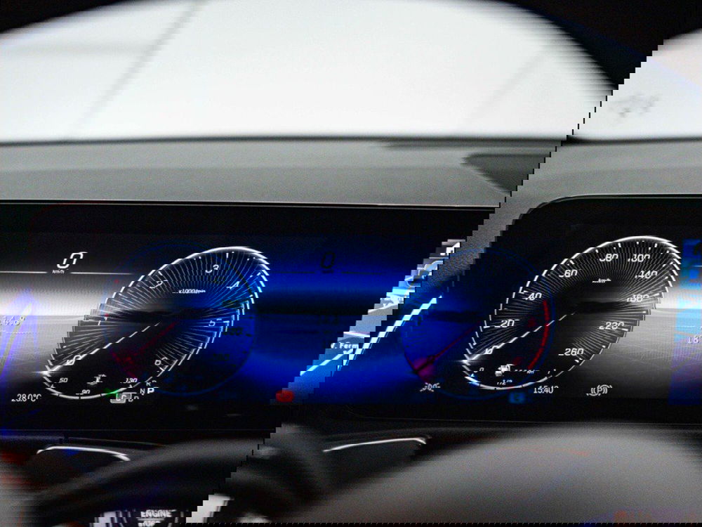 Mercedes-Benz GLB nuova a Macerata (15)