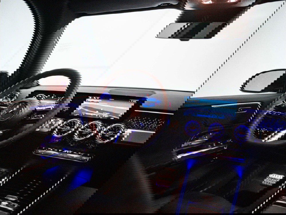 Mercedes-Benz GLB nuova a Macerata (18)