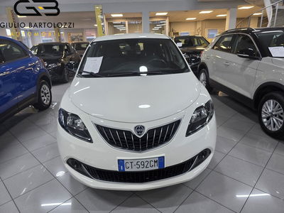 Lancia Ypsilon 1.0 FireFly 5 porte S&amp;S Hybrid Gold Plus del 2024 usata a Prato