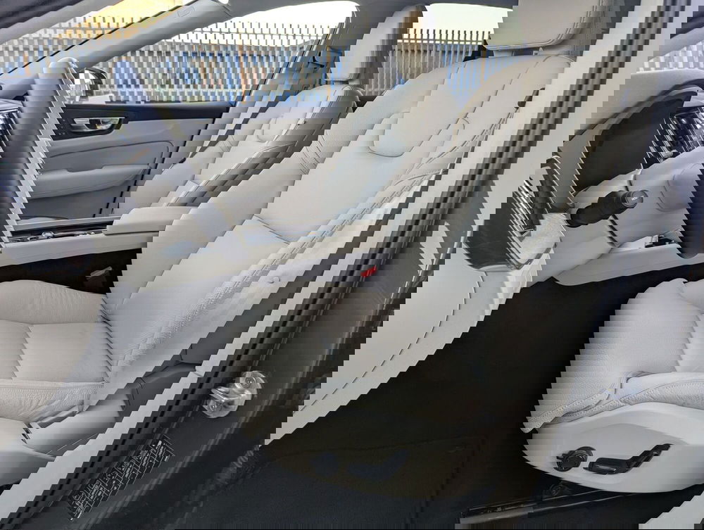 Volvo XC60 usata a Pescara (8)