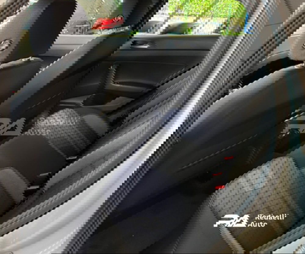 Volkswagen Taigo nuova a Lecco (7)