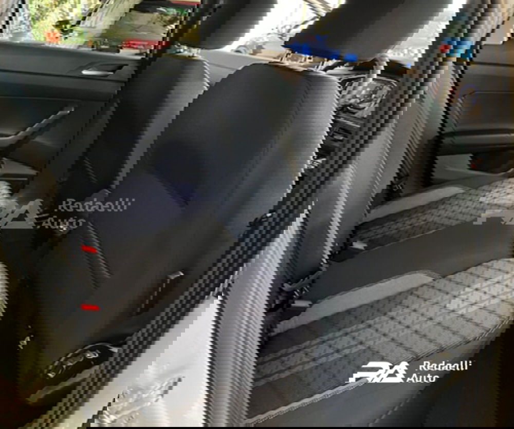 Volkswagen Taigo nuova a Lecco (8)