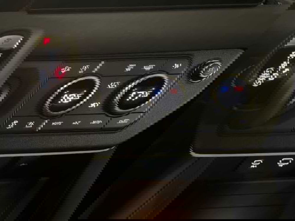 Land Rover Defender usata a Prato (15)