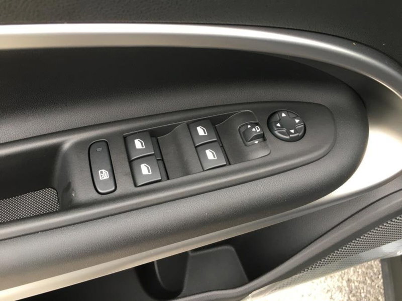 Jeep Avenger nuova a Cuneo (16)