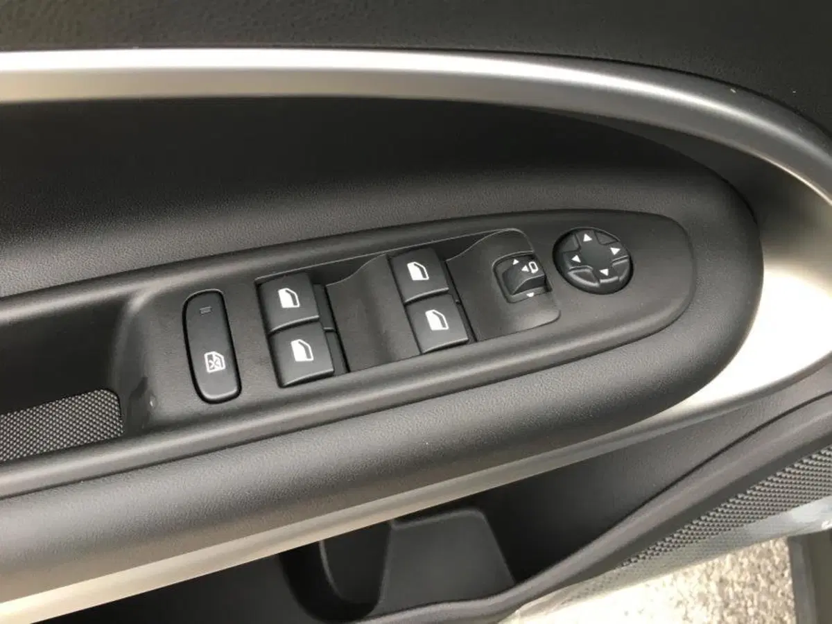 Jeep Avenger nuova a Cuneo (16)