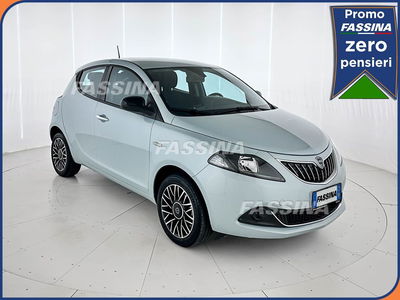 Lancia Ypsilon 1.0 FireFly 5 porte S&amp;S Hybrid Ecochic Silver del 2024 usata a Milano