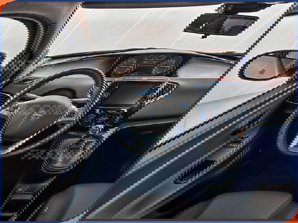 Lancia Ypsilon usata a Milano (10)
