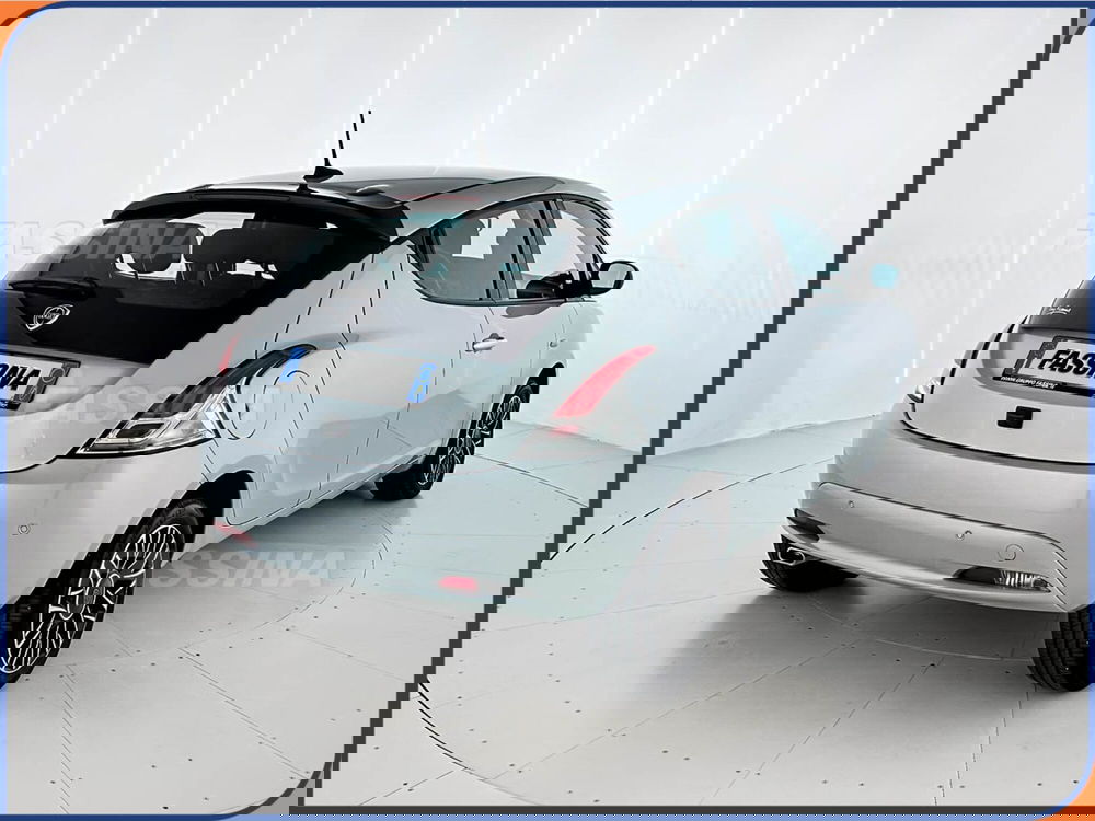 Lancia Ypsilon usata a Milano (6)