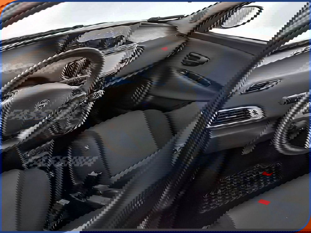 Lancia Ypsilon usata a Milano (9)