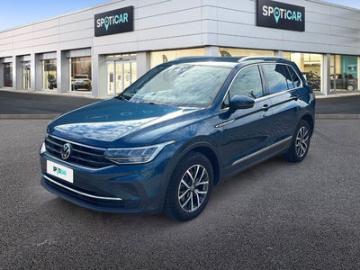 Volkswagen Tiguan 2.0 TDI 150 CV SCR DSG 4MOTION Life del 2020 usata a Foggia