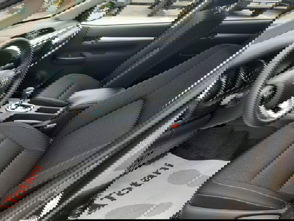 Toyota Hilux nuova a L'Aquila (11)
