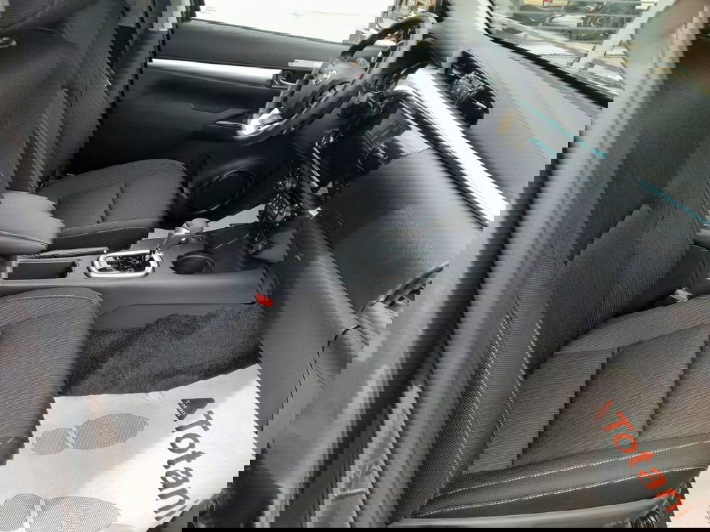 Toyota Hilux nuova a L'Aquila (15)