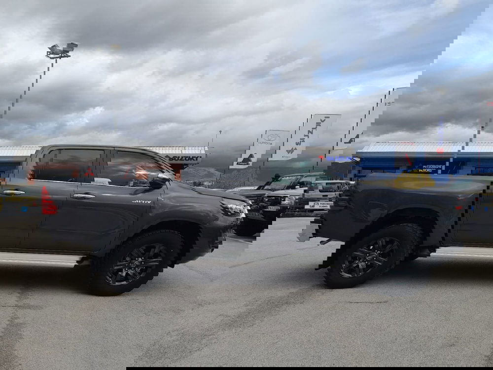 Toyota Hilux nuova a L'Aquila (3)