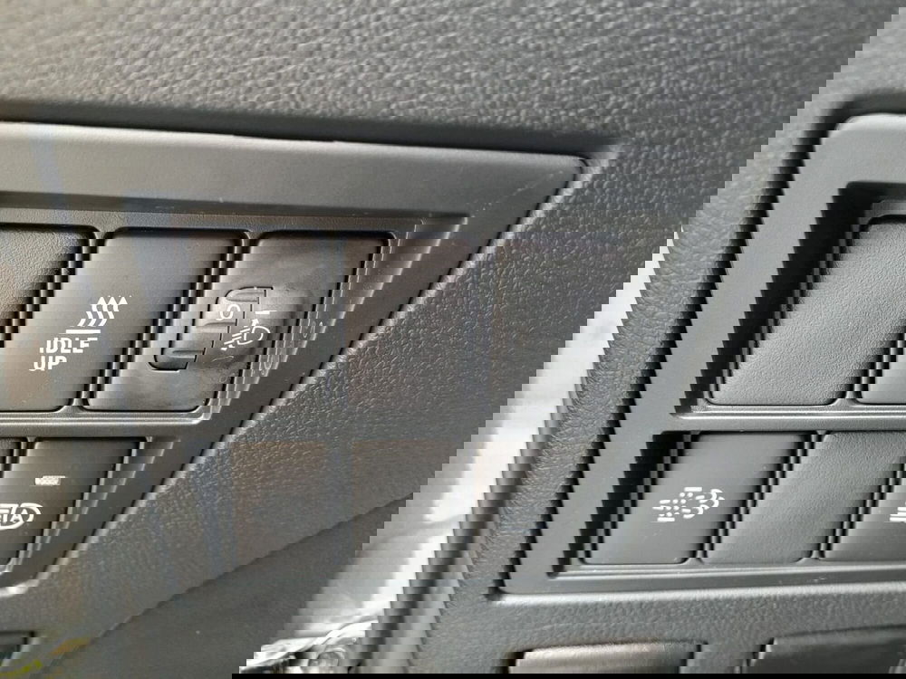 Toyota Hilux nuova a L'Aquila (7)