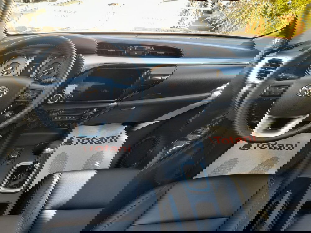 Toyota Hilux nuova a L'Aquila (11)