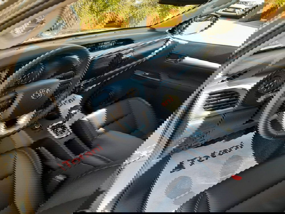 Toyota Hilux nuova a L'Aquila (12)