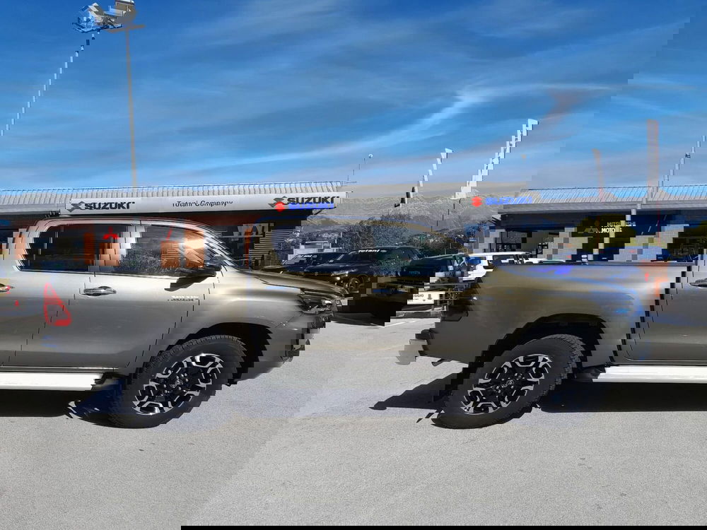 Toyota Hilux nuova a L'Aquila (2)