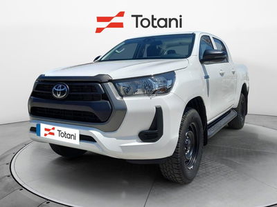 Toyota Hilux 2.8 D A/T 4WD porte Double Cab Invincible nuova a L&#039;Aquila