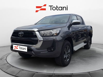 Toyota Hilux 2.8 d-4d 48V double cab Lounge auto nuova a L&#039;Aquila