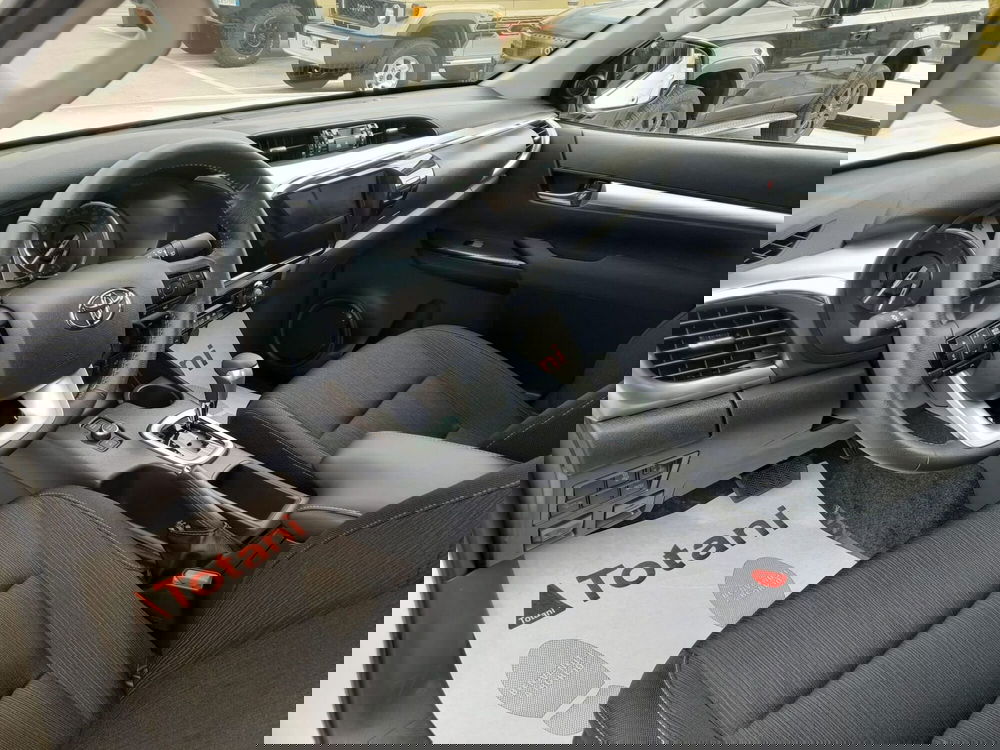 Toyota Hilux nuova a L'Aquila (18)