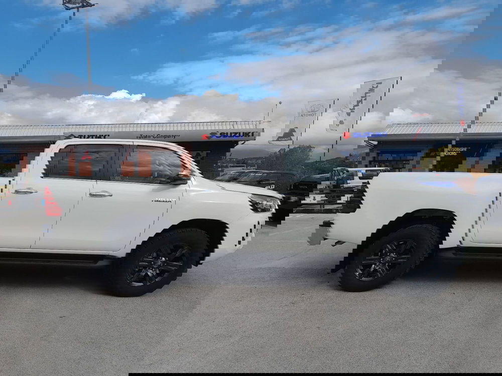 Toyota Hilux nuova a L'Aquila (2)