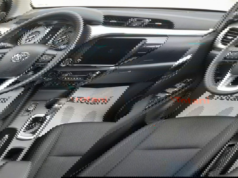 Toyota Hilux nuova a L'Aquila (7)