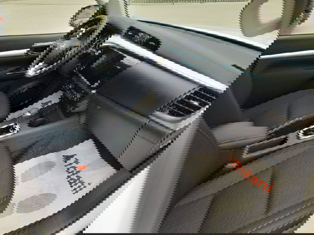 Toyota Hilux nuova a L'Aquila (8)