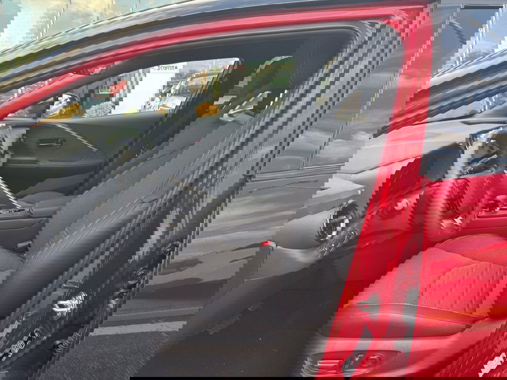 Toyota Toyota C-HR nuova a Reggio Calabria (8)