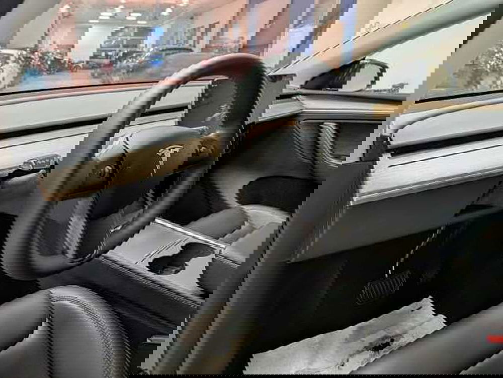 Tesla Model Y usata a Teramo (11)