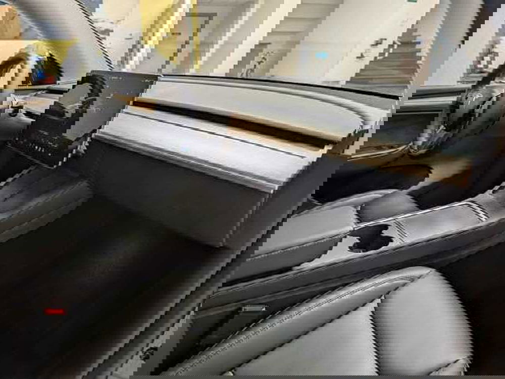 Tesla Model Y usata a Teramo (12)