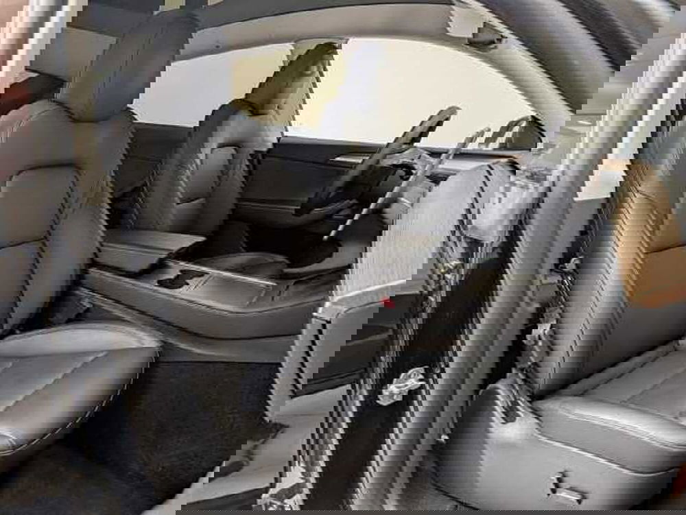 Tesla Model Y usata a Teramo (15)