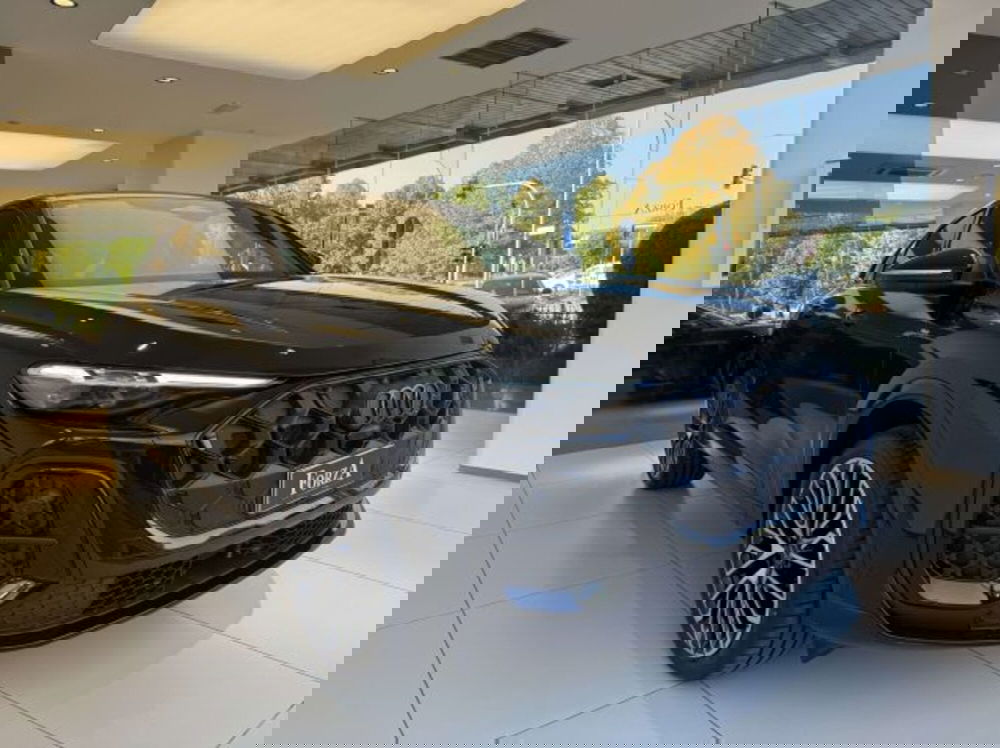 Audi Q5 Sportback nuova a Torino (3)