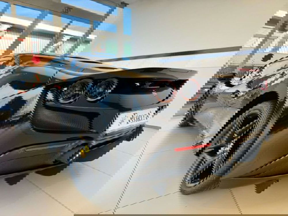 Ferrari F8 Coupé usata a Torino (15)