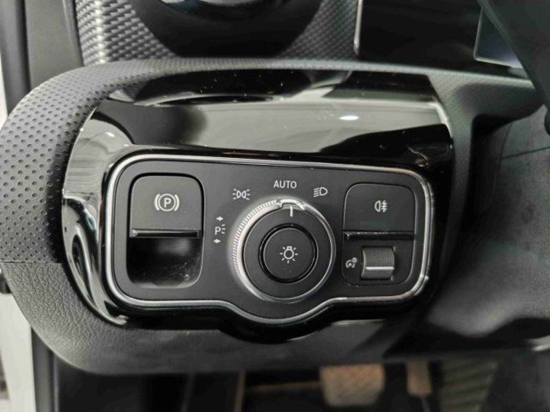 Mercedes-Benz CLA Shooting Brake usata a Catania (18)