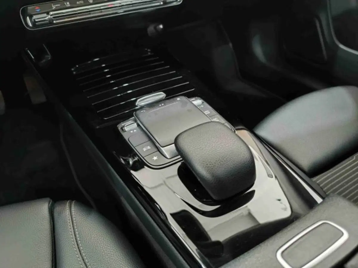 Mercedes-Benz CLA Shooting Brake usata a Catania (8)