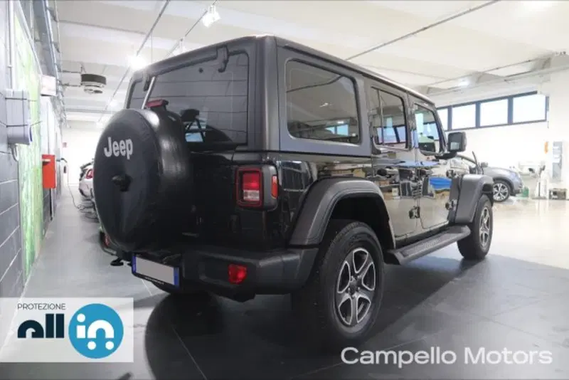 Jeep Wrangler Unlimited usata a Venezia