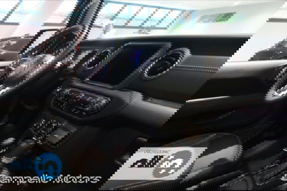 Jeep Wrangler Unlimited nuova a Venezia (14)