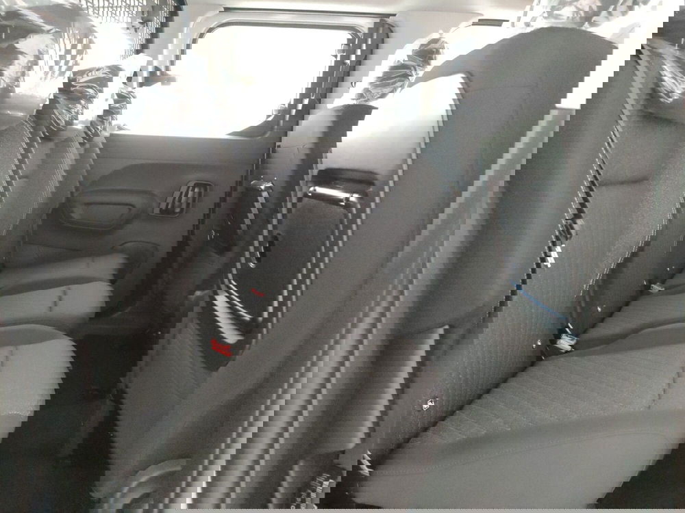 Peugeot Rifter nuova a L'Aquila (14)