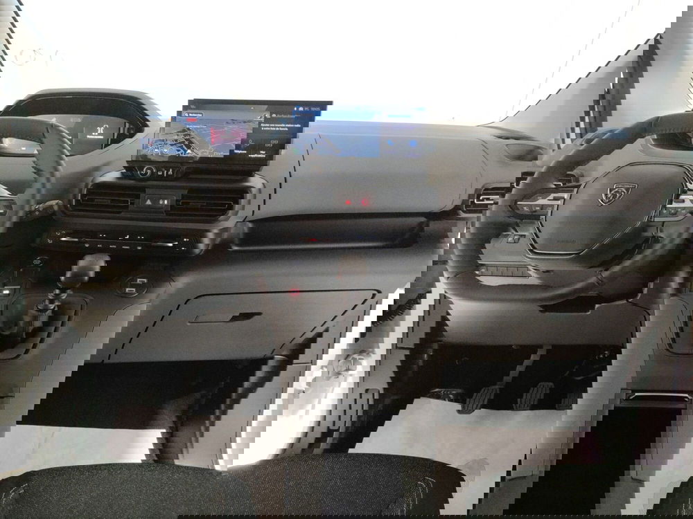 Peugeot Rifter nuova a L'Aquila (16)