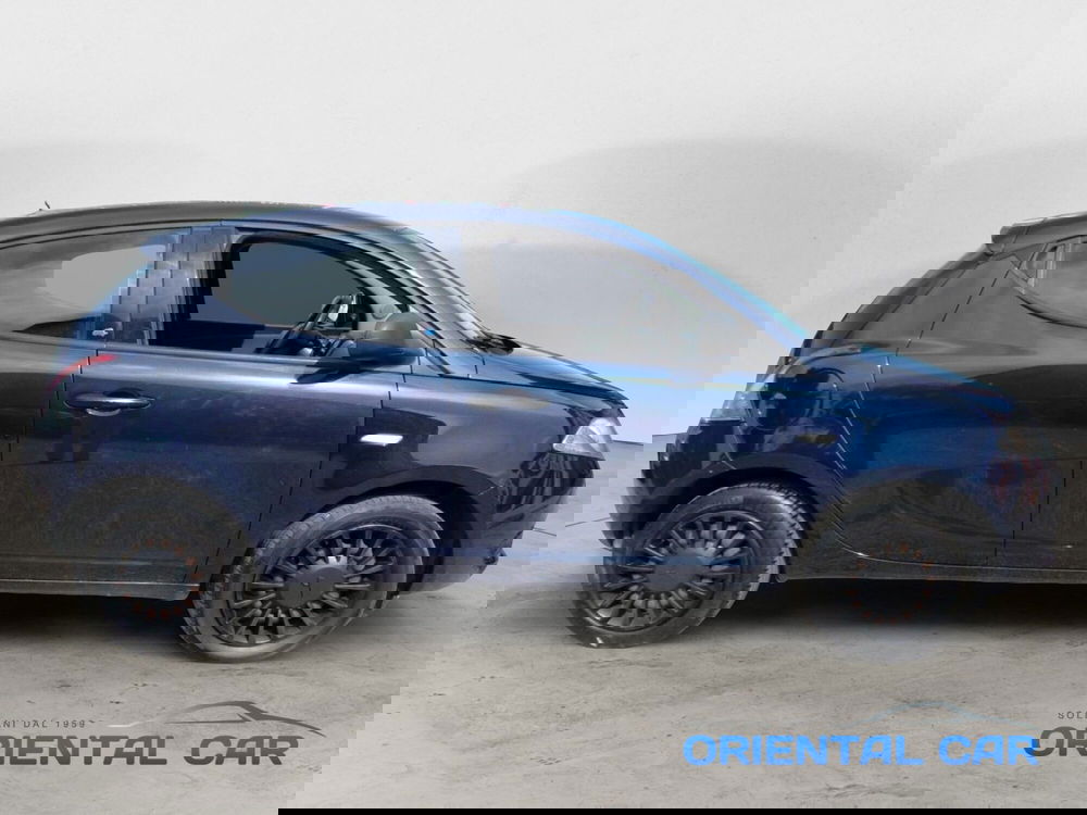 Lancia Ypsilon usata a La Spezia (3)