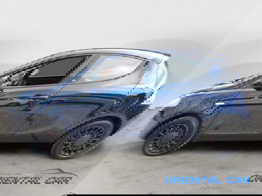 Lancia Ypsilon usata a La Spezia (4)