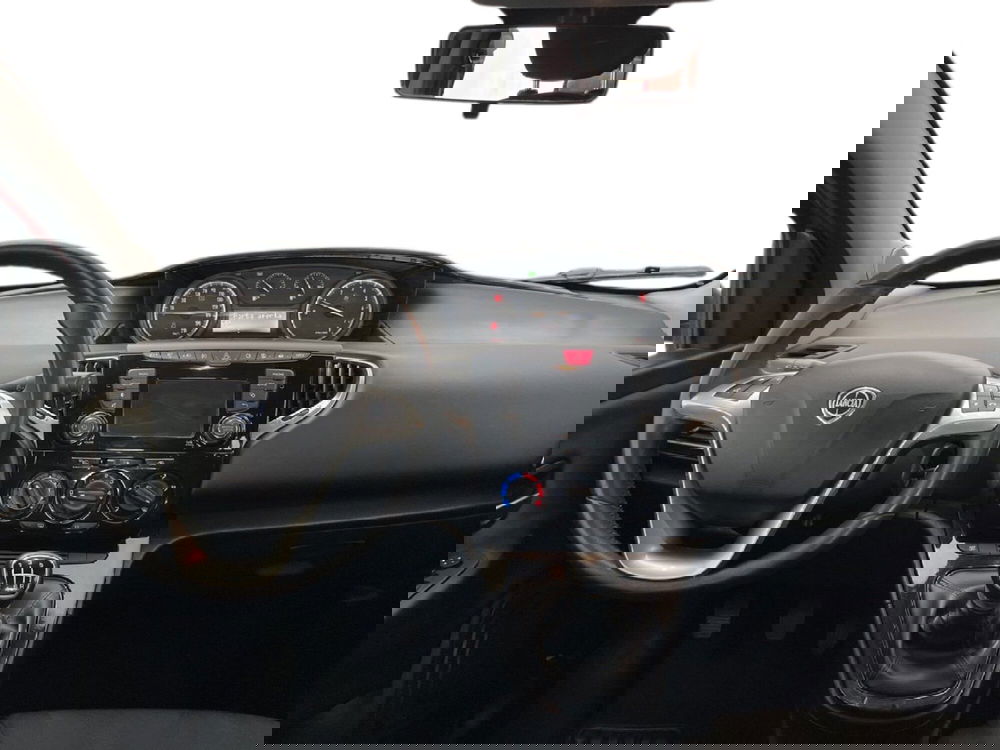 Lancia Ypsilon usata a Torino (9)