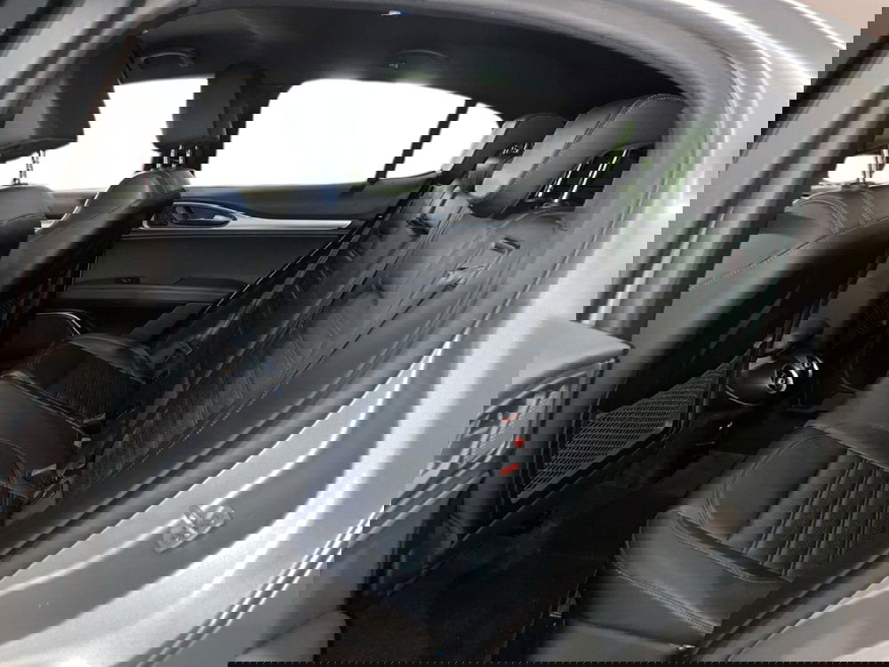 Alfa Romeo Stelvio usata a Torino (9)